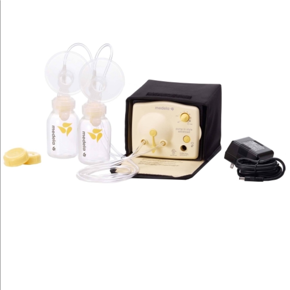 Medela Pump in Style Advance w/ storage bottles